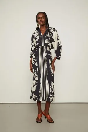 Animale Vestido Midi Manga Longa De Viscose Com Estampa Localizada Est Floral Pincel Off e Preto