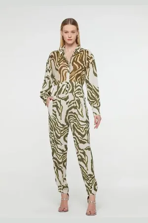 Animale Macacão De Georgette Pesado Manga Longa Estampado Abotoamento Frontal Est Zebra Glow Oliva Espacado