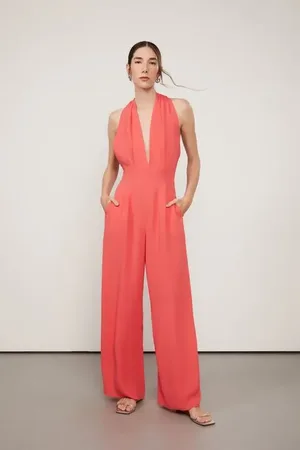 Animale Macacao Longo Vermelho Mistico Frente Un Vermelho Mistico