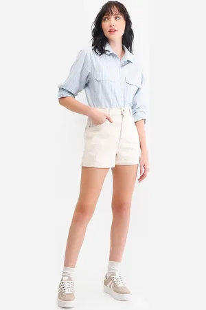 C&A Short mom feminino de sarja com barra dobrada bege