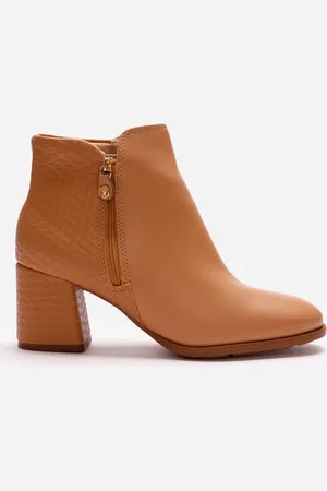 C&A Bota feminina cano curto texturizada modare