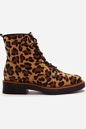 C&A Bota coturno feminina animal print texturizada vizzano bege
