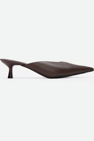 C&A Mule bico fino com salto mindset marrom