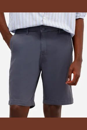 C&A Bermuda reta masculina de sarja com bolsos chino cinza