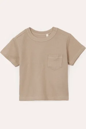 C&A Camiseta de algodão infantil com bolso texturizada bege