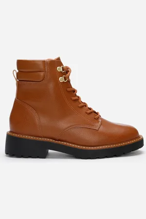 C&A Bota coturno feminina cano curto tratorada vizzano marrom