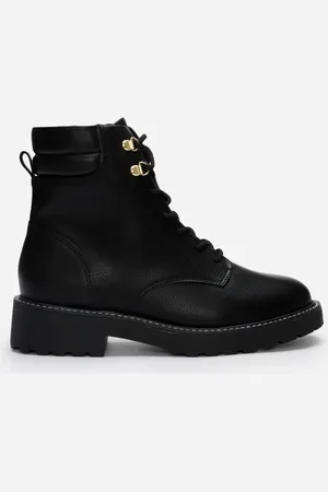 C&A Bota coturno feminina cano curto tratorada vizzano preta