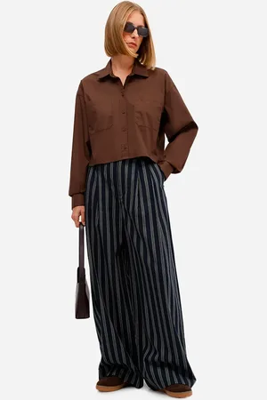 C&A Calça feminina de alfaiataria com pregas listrada azul