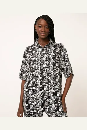 C&A Camisa ampla manga curta estampada isaac silva preta