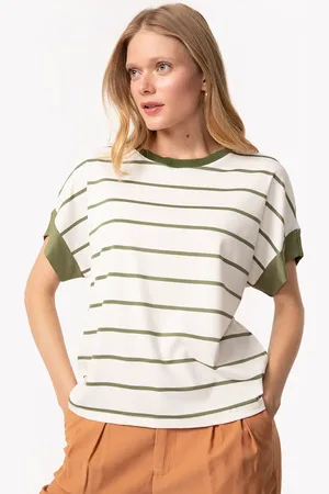 C&A Blusa texturizada listrada manga curta verde