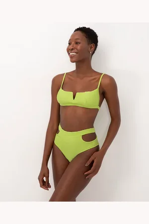 C&A Calcinha biquíni hot pant com recorte proteção uv claro