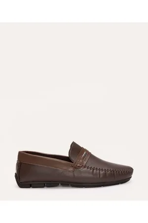 C&A Mocassim com recorte e fivela