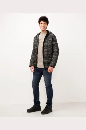 C&A Jaqueta puffer juvenil camuflada com capuz cinza