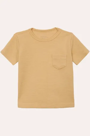 C&A Camiseta infantil texturizada com bolso manga curta amarela