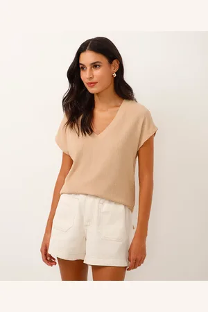 C&A Camiseta decote v manga curta texturizada bege