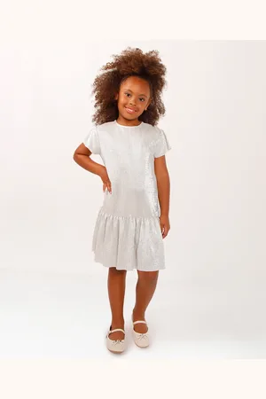 C&A Vestido curto infantil de paetê texturizado prateado