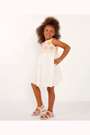 C&A Vestido curto infantil texturizado crochê amarelo