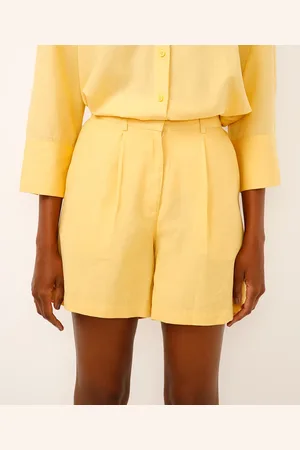 C&A Short clochard com linho e pregas amarelo