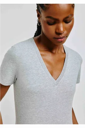 Hering Blusa Básica Feminina Manga Curta Decote V
