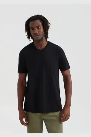 Hering Camiseta Básica Masculina Manga Curta Gola V World