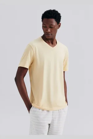 Hering Camiseta Básica Masculina Manga Curta Gola V World