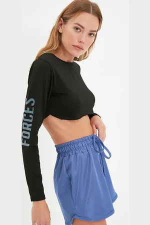 Trendyol Blusa Cropped Forces Preta