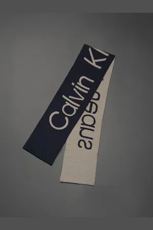 Calvin Klein Infantil - Cachecol Menino Logo - Marinho