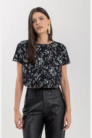 LEZ A LEZ Blusa Cropped Estampada Manga Curta Gola Redonda Preta
