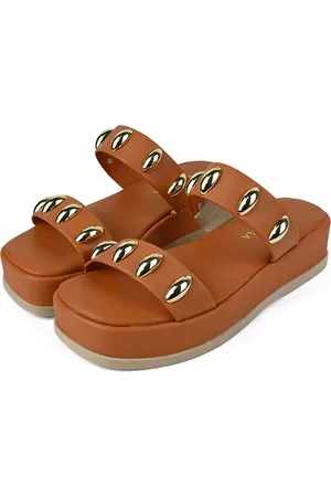monté Sandália Feminina Donatella Shoes Flatform Tamanco Plataforma Com Aplicação Dourada Duas Tiras Casual