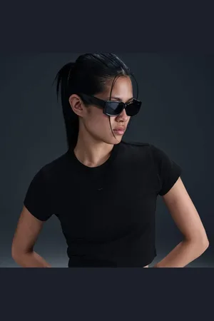 Nike Camiseta Sportswear Chill Knit Cropped Feminina