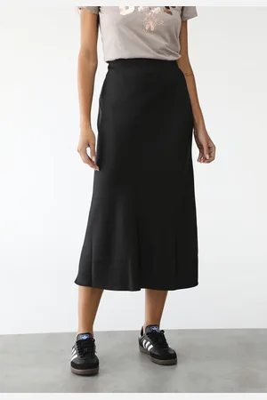 GAP Saia Midi Acetinada com fenda Preta
