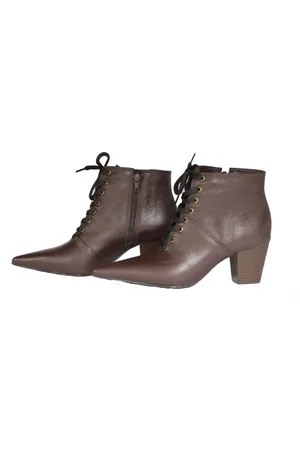 Spinelli Bota Feminina com Cadarço Bico Fino Cano Curto Couro Salto 6 cm Pinhão
