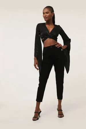 SAWARY Calça Cropped Sarja Mom Lisa Preta