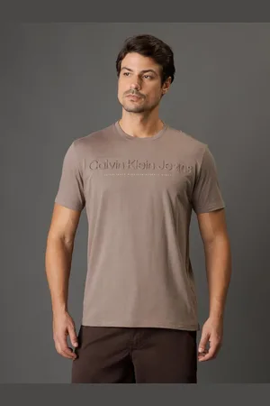 Calvin Klein Camiseta Masculina Embossed Minimal - Caqui Medio