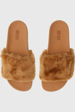 SANTA LOLLA Chinelo Slide Pelucia