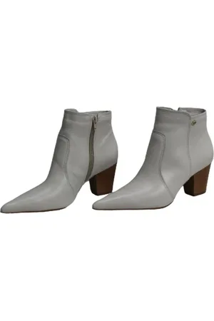 Spinelli Bota Feminina Bico Fino Cano Curto Couro Salto 6 CM Off White