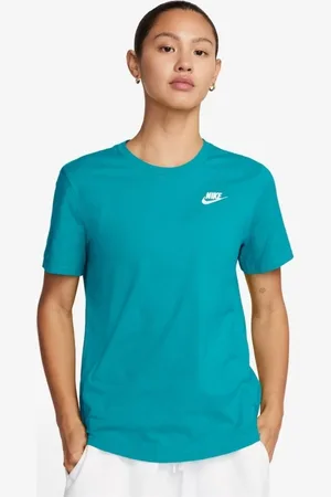 Nike Camiseta Sportswear Club Essentials Feminina