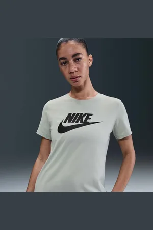 Nike Camiseta Sportswear Essentials Feminina