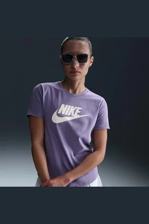 Nike Camiseta Sportswear Essentials Feminina
