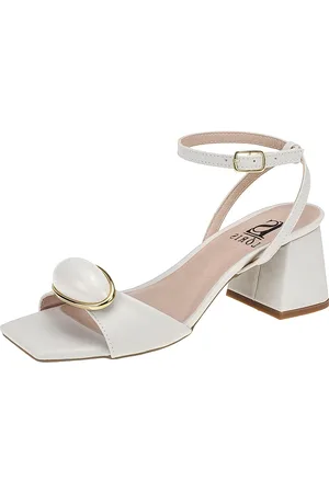 LÓRIS SHOES Sandália Lóris Shoes Feminina Enfeite ABS Gota Dourado Salto Bloco Traseiro Cruzado com Fivela 18-500 Off White