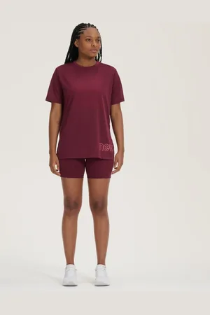 New Balance Camiseta Sport Essentials Graphic Feminina