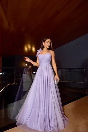 Cia do Vestido Vestido Longo de Festa Madrinhas Detalhe na Alcinha Micro Tule com Brilho Rama Lavanda Lilás