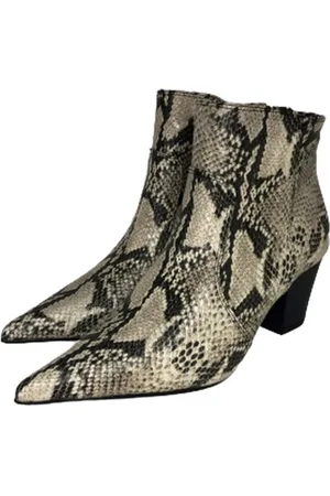 Spinelli Bota Feminina Bico Fino Cano Curto Couro Salto 6 CM Estampa