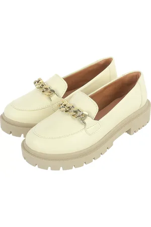 monté Sapato Feminino Mocassim Tratorado CM Calçados Bico Redondo Confort Off White com corrente