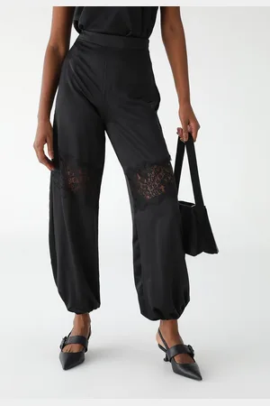 My Favorite Things Calça Jogger Recorte Renda Preta