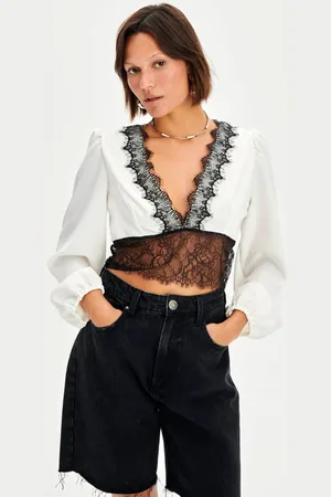 My Favorite Things Blusa Cropped Renda