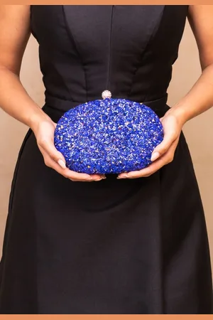 Cia do Vestido Bolsa Clutch Oval Pedraria com Alcinhas Removíveis Elegante Festa Safire