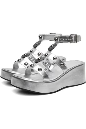 Santa Rosa Sandália Feminina Flatform Metalizada Anabela Tachas Medalha