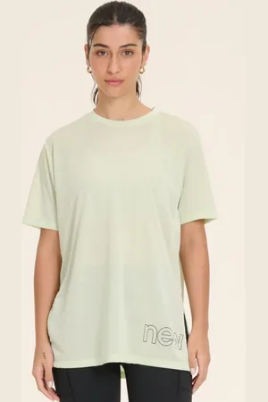 New Balance Camiseta Sport Essentials Graphic Feminina