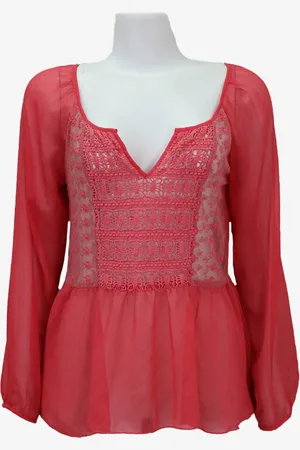 EMIGÊ Blusa Clock House Renda Vazada Vermelha Produto Gentilmente Usado